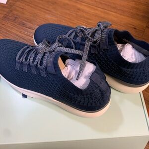 Moshn women’s shoes 
Vigor
Color-Dress Blue
9medium
Never worn